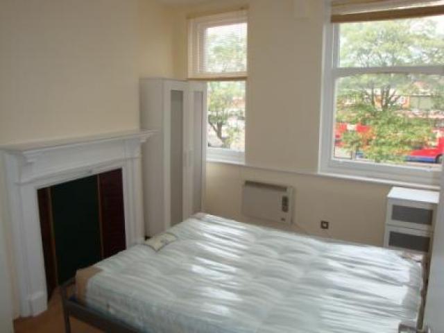 			2 Bedroom, 1 bath, 1 reception Flat			 North End Road, GOLDERS GREEN